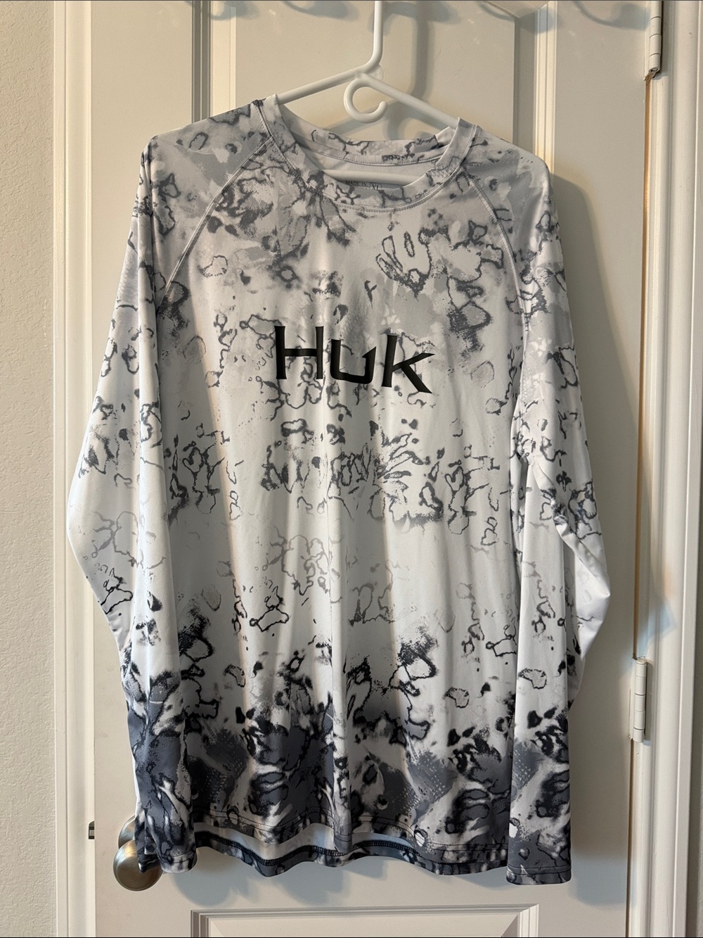 Huk White & Gray Marbled Long-Sleeve Performance Top